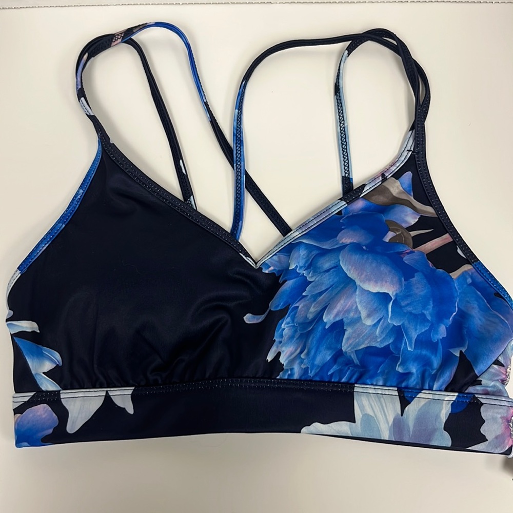 Women’s Old Navy active (S) light support, sports bra. NWT